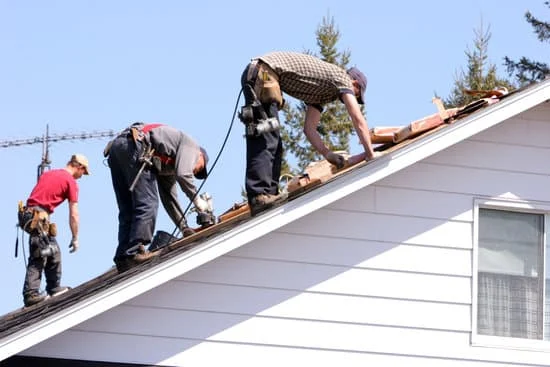 11 Common Sense Roofing Safety (Tips & Precautions)